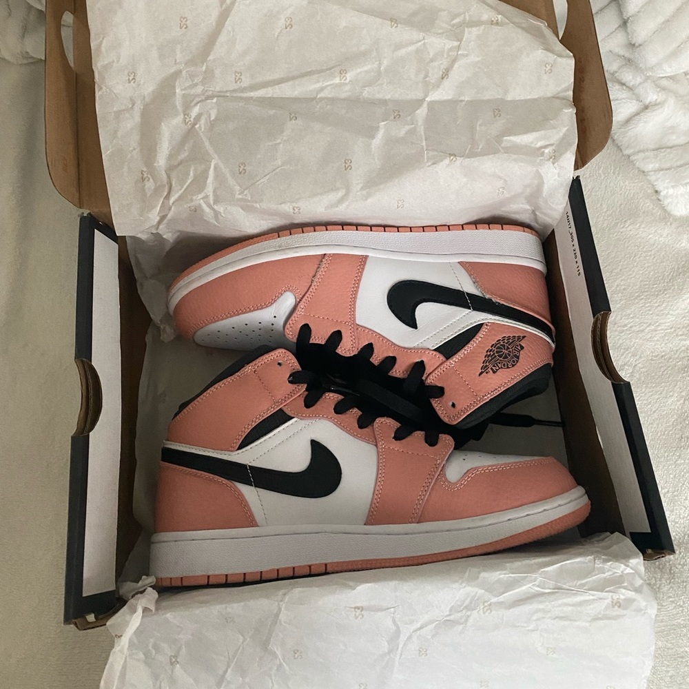 Air Jordan 1 Mid GS ‘Pink Quartz’
